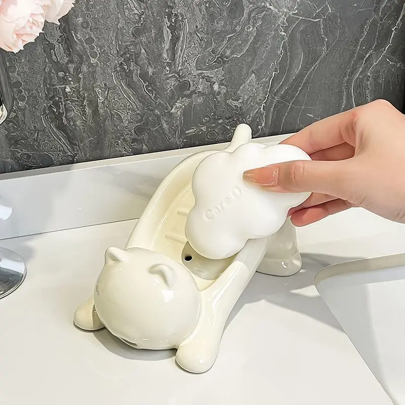 حامل صابون على شكل قطة لطيفة،  - مراجعة Tiny Home Bathroom Kit وسعره